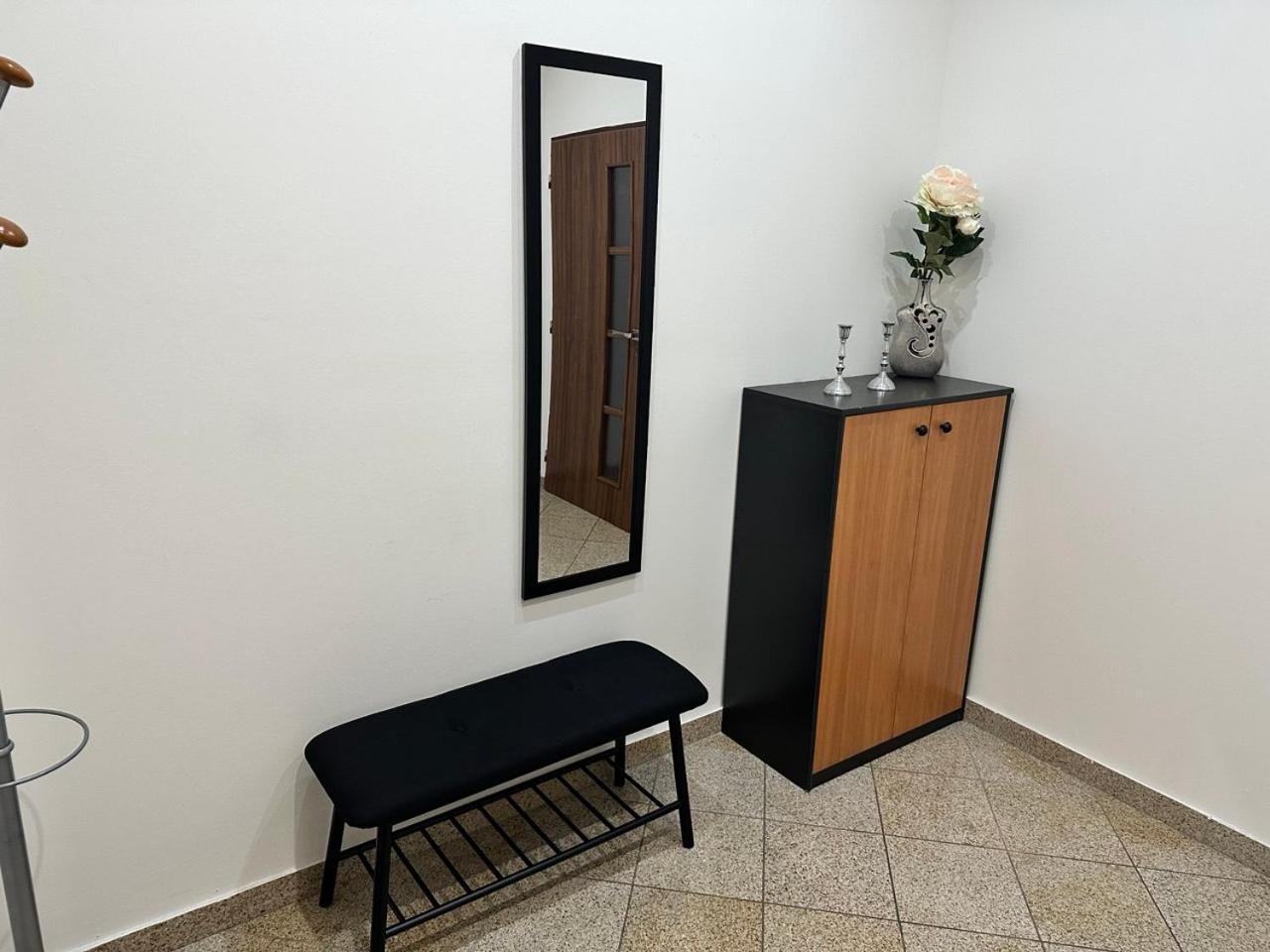 Newly Renovated 2 Rooms Apartment Downtown Νίτρα Εξωτερικό φωτογραφία